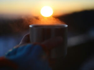 Sonnenaufgang mit Kaffee